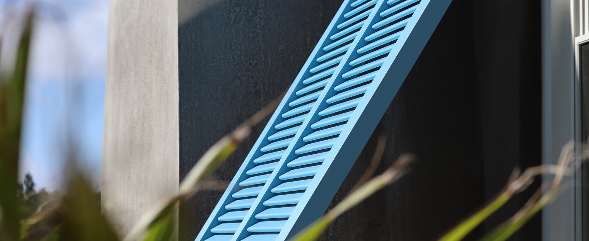 push_out_shutter